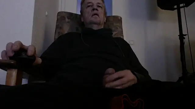 Cordt27 online show from December 2025 05:28:01 PM