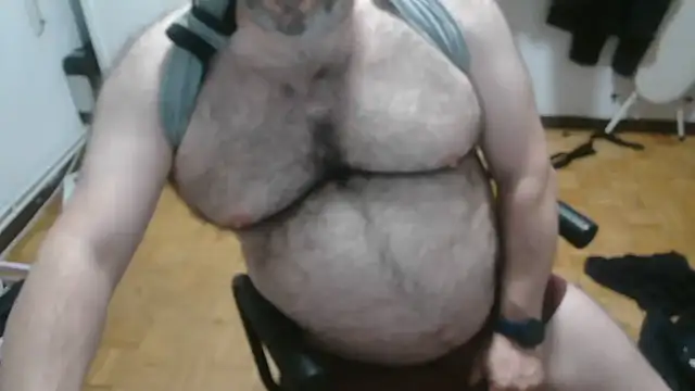 Snapshot of mikeyhotbear chatting on May 2026 04:32:01 AM mikeyhotbear online show from May 2026 04:32:01 AM