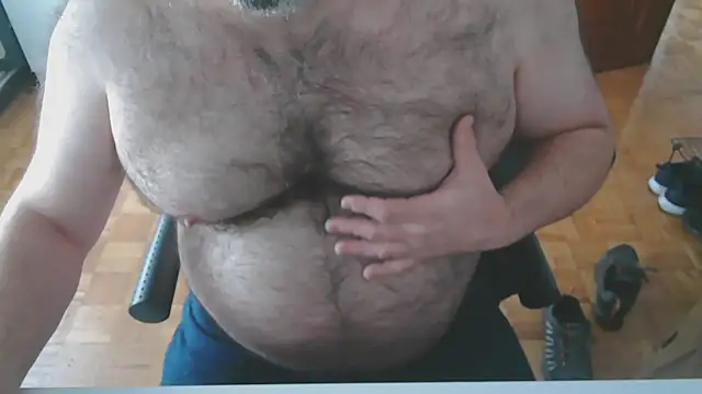 mikeyhotbear online show from November 2025 10:08:01 AM