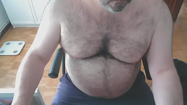 Snapshot of mikeyhotbear chatting on April 2026 04:44:01 PM mikeyhotbear online show from April 2026 04:44:01 PM
