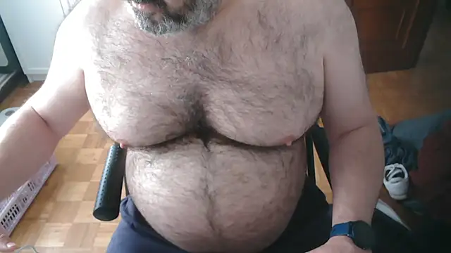 Snapshot of mikeyhotbear chatting on May 2026 04:35:01 PM mikeyhotbear online show from May 2026 04:35:01 PM