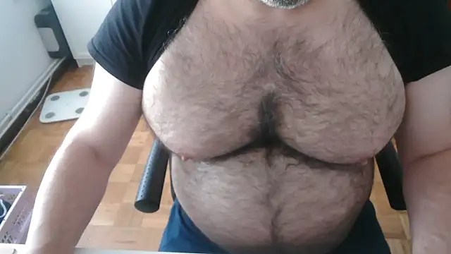 Snapshot of mikeyhotbear chatting on May 2026 08:44:02 AM mikeyhotbear online show from May 2026 08:44:02 AM