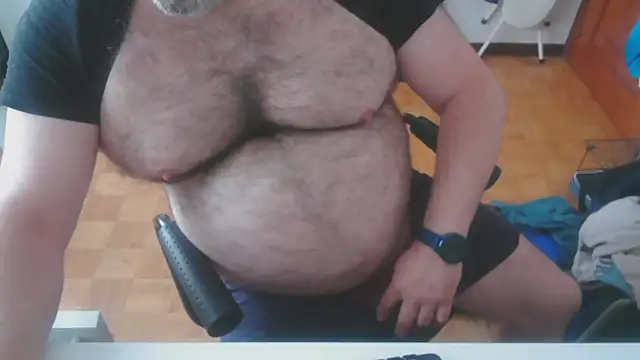 Snapshot of mikeyhotbear chatting on May 2026 05:51:01 AM mikeyhotbear online show from May 2026 05:51:01 AM