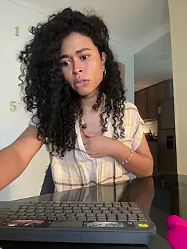 GabriSaenz online show from December 2024 10:40:02 PM