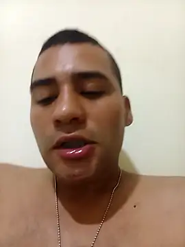 Snapshot of EISONREINA11 chatting on November 2025 12:33:02 AM EISONREINA11 online show from November 2025 12:33:02 AM
