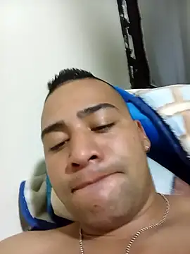 EISONREINA11 online show from October 2025 11:14:01 PM