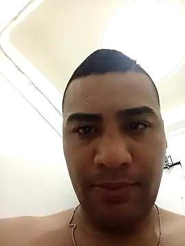 EISONREINA11 online show from October 2025 01:40:02 AM