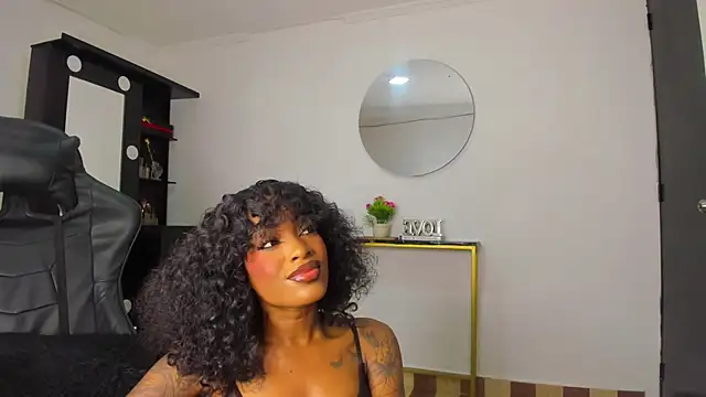 Snapshot of Emattaylor chatting on November 2025 11:33:02 AM Emattaylor online show from November 2025 11:33:02 AM