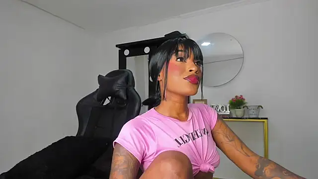 Snapshot of Emattaylor chatting on November 2025 11:48:01 AM Emattaylor online show from November 2025 11:48:01 AM