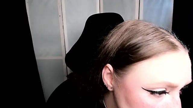 Snapshot of YourDyingBride chatting on November 2025 07:40:01 PM YourDyingBride online show from November 2025 07:40:01 PM