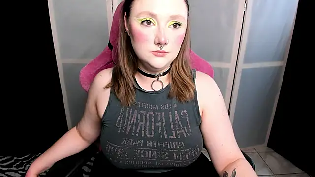 Snapshot of YourDyingBride chatting on October 2025 09:50:01 PM YourDyingBride online show from October 2025 09:50:01 PM