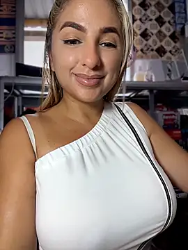 sammyqueenx21 online show from April 2026 08:57:02 PM