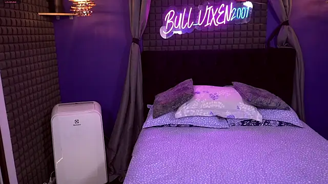 Snapshot of bull_vixen2001 chatting on June 2026 12:09:02 AM bull vixen2001 online show from June 2026 12:09:02 AM