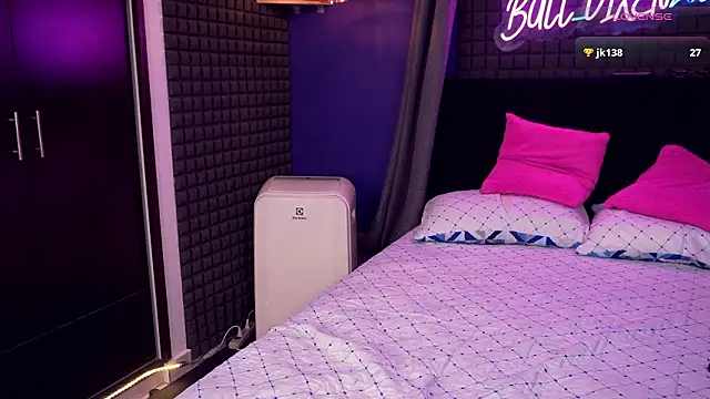 bull vixen2001 online show from March 2026 09:32:02 AM