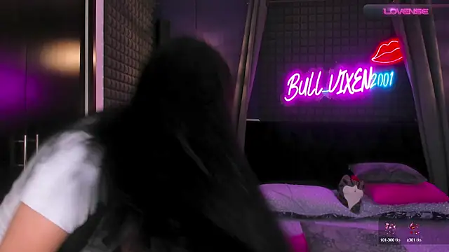 Snapshot of bull_vixen2001 chatting on October 2025 11:24:02 PM bull vixen2001 online show from October 2025 11:24:02 PM