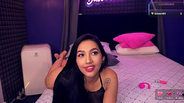 Snapshot of bull_vixen2001 chatting on November 2025 12:44:02 AM bull vixen2001 online show from November 2025 12:44:02 AM