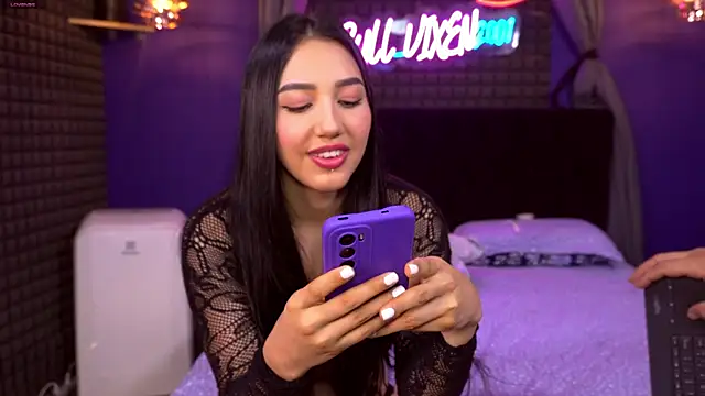 Snapshot of bull_vixen2001 chatting on June 2026 10:48:01 AM bull vixen2001 online show from June 2026 10:48:01 AM