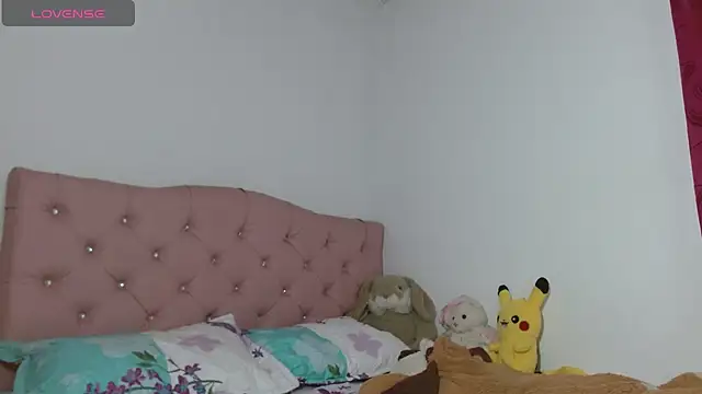 Snapshot of emily_littesweet chatting on December 2025 12:13:02 AM emily littesweet online show from December 2025 12:13:02 AM