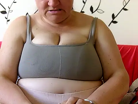 Snapshot of LaraXXX38 chatting on May 2026 05:09:02 AM LaraXXX38 online show from May 2026 05:09:02 AM