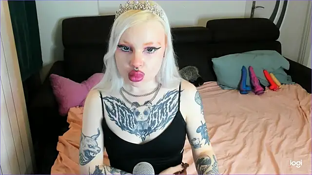 Snapshot of HelenGoat chatting on October 2025 11:45:02 PM HelenGoat online show from October 2025 11:45:02 PM