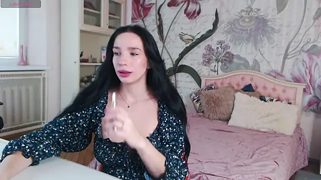 Snapshot of AliciaBow chatting on October 2025 12:08:01 PM AliciaBow online show from October 2025 12:08:01 PM