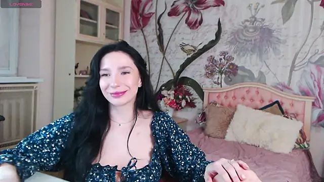 Snapshot of AliciaBow chatting on November 2025 01:34:02 PM AliciaBow online show from November 2025 01:34:02 PM