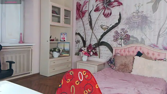 Snapshot of AliciaBow chatting on October 2025 01:34:01 PM AliciaBow online show from October 2025 01:34:01 PM