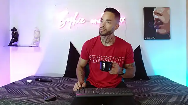 SophieFoxx17 online show from April 2026 12:01:02 PM