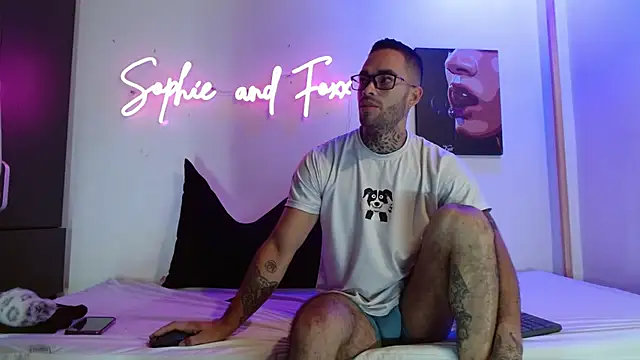 SophieFoxx17 online show from July 2026 12:00:01 PM