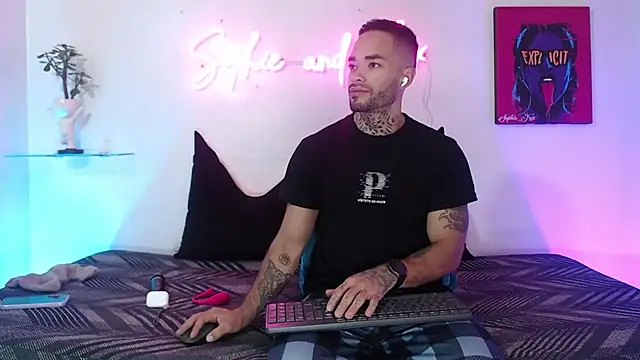 SophieFoxx17 online show from February 2026 01:01:02 AM