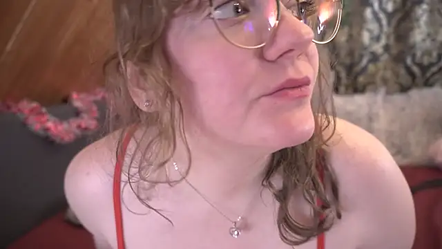 Snapshot of TessaWinter chatting on December 2024 06:00:01 PM TessaWinter online show from December 2024 06:00:01 PM