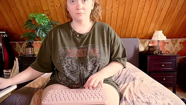 Snapshot of TessaWinter chatting on September 2025 02:19:01 PM TessaWinter online show from September 2025 02:19:01 PM
