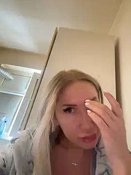 Snapshot of LexxiLow chatting on February 2025 08:49:01 AM LexxiLow online show from February 2025 08:49:01 AM