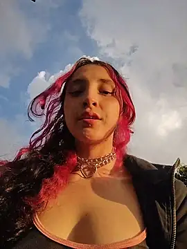  Laary online show from November 2025 09:57:02 PM