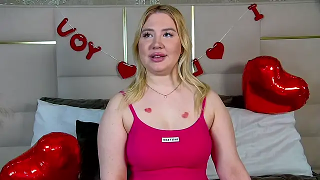 Snapshot of LunaHouston chatting on February 2026 04:07:01 PM LunaHouston online show from February 2026 04:07:01 PM