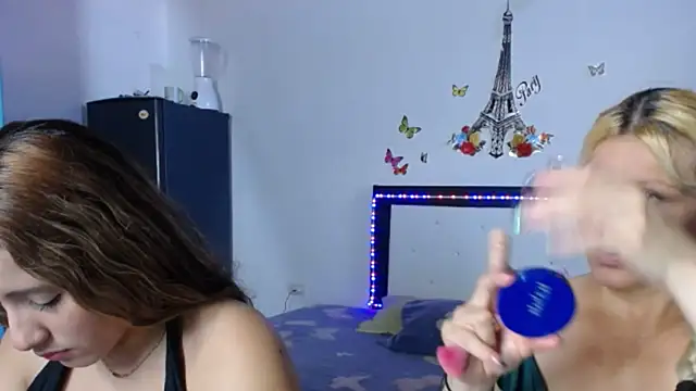 Nicolle Milf online show from November 2025 07:13:02 PM