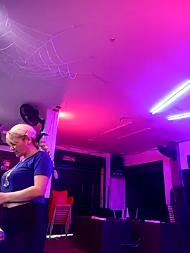 Nicolle Milf online show from November 2025 06:23:02 PM