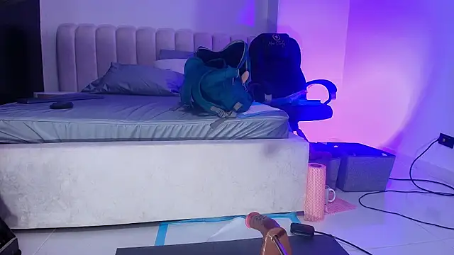 britanyy  online show from November 2025 03:10:02 AM