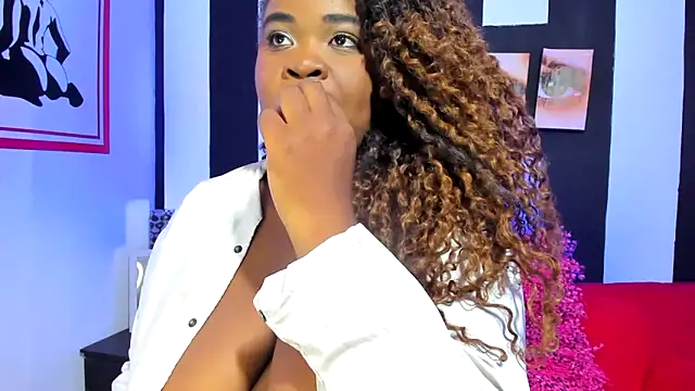 Snapshot of YeminaLeman chatting on March 2025 04:25:01 PM YeminaLeman online show from March 2025 04:25:01 PM