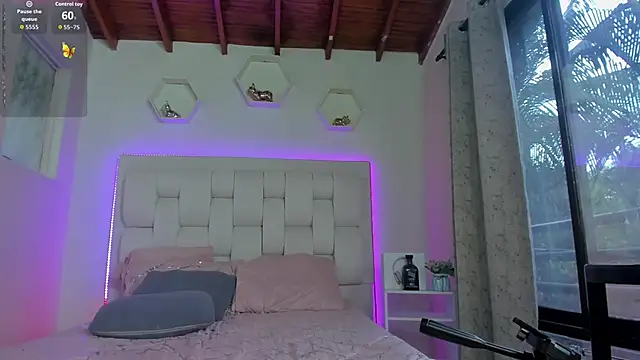 shanakendall online show from November 2025 02:17:02 PM