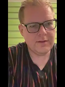 Snapshot of AnnualSunrise chatting on October 2025 08:32:02 PM AnnualSunrise online show from October 2025 08:32:02 PM