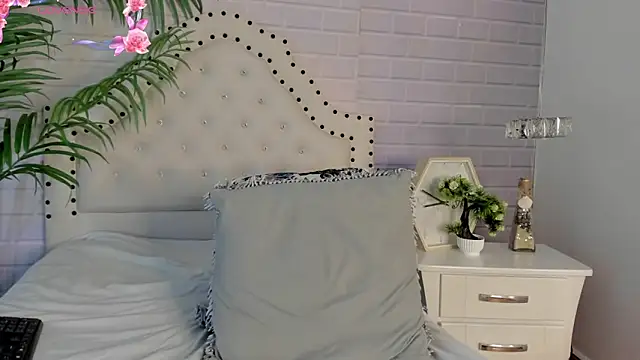 Snapshot of _Eurekaa_ chatting on March 2025 02:41:01 AM Eurekaa online show from March 2025 02:41:01 AM