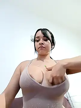 Snapshot of LindaGarcia22 chatting on December 2024 04:22:01 AM LindaGarcia22 online show from December 2024 04:22:01 AM