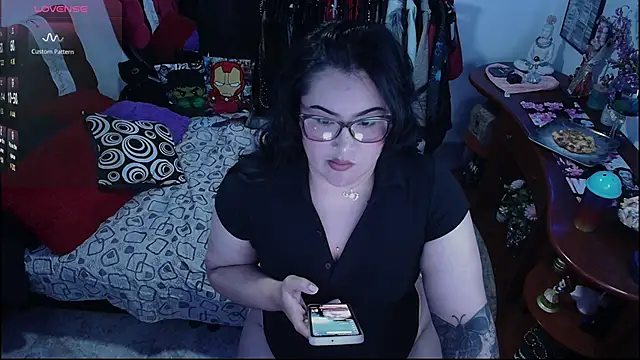 lufek23 online show from October 2025 04:30:02 PM