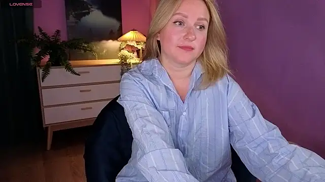 Snapshot of Lazy_Lady chatting on September 2025 09:19:02 AM Lazy Lady online show from September 2025 09:19:02 AM