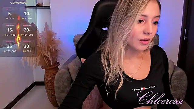 chloerossi online show from December 2025 09:15:01 PM