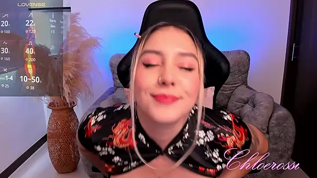 chloerossi online show from October 2025 04:58:02 PM