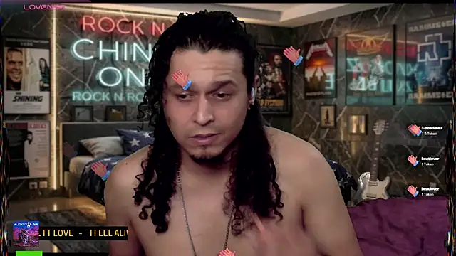 Snapshot of chino_roz chatting on June 2026 10:59:01 AM chino roz online show from June 2026 10:59:01 AM