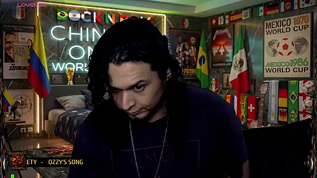 Snapshot of chino_roz chatting on July 2026 07:59:02 AM chino roz online show from July 2026 07:59:02 AM