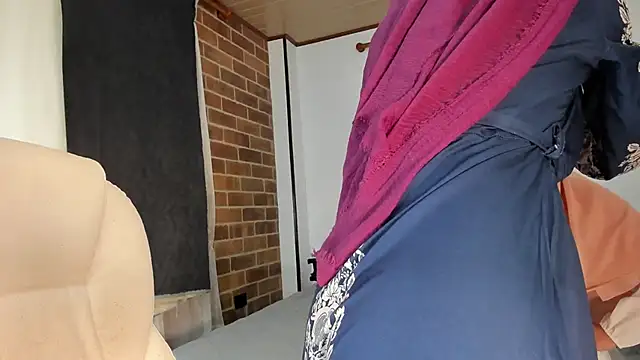 adila anich online show from November 2025 11:30:01 PM